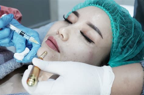 7 Cara Alami Mengencangkan Kulit Wajah Kendur tanpa Operasi yang Bisa Anda Coba di Rumah! 7 Cara Alami Mengencangkan Kulit Wajah Kendur tanpa Operasi yang Bisa Anda Coba di Rumah!