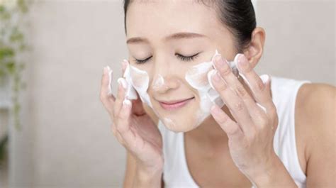 7 Cara Ampuh Atasi Wajah Berminyak dan Kusam: Bye-Bye Kulit Lepek! 7 Cara Ampuh Atasi Wajah Berminyak dan Kusam: Bye-Bye Kulit Lepek!