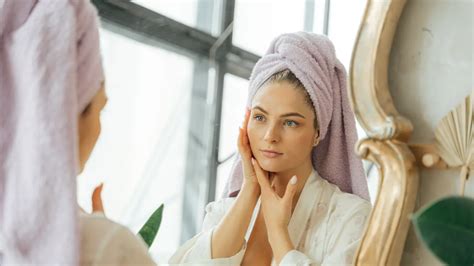 7 Cara Ampuh Atasi Wajah Berminyak dan Kusam: Bye-Bye Kulit Lepek! 7 Cara Ampuh Atasi Wajah Berminyak dan Kusam: Bye-Bye Kulit Lepek!